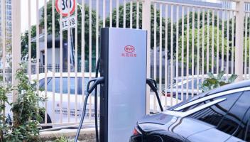 漢L唐L實現(xiàn)兆瓦閃充油電同速，超級e平臺刷新純電技術(shù)標準