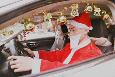 Skr人才，這年頭圣誕老人都開車了
