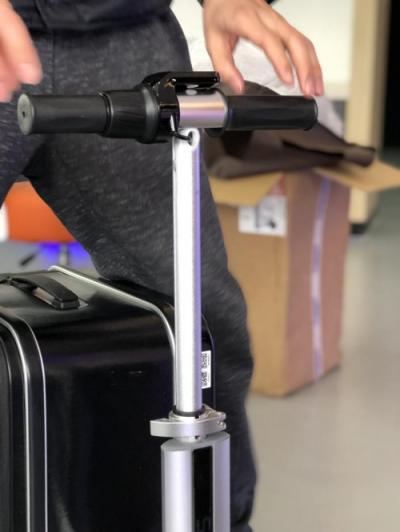 賣到斷貨的黑科技智能騎行旅行箱終于入手了！