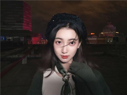 攝影師MOOM評測美圖V7 暗夜絕美人像一臺手機(jī)搞定！
