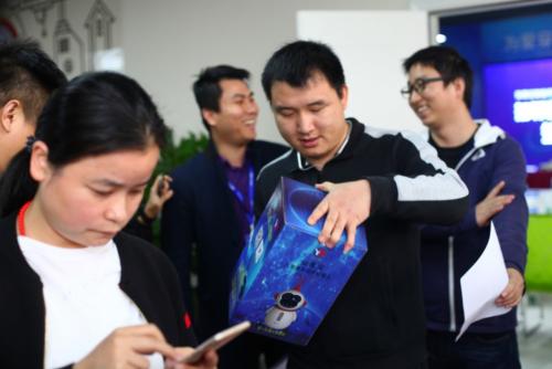 至尊寶穿越2019與人工智能結(jié)合化身“知尊寶”，是躍搏科技新品發(fā)布會(huì)的主角！
