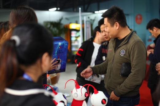 至尊寶穿越2019與人工智能結(jié)合化身“知尊寶”，是躍搏科技新品發(fā)布會(huì)的主角！