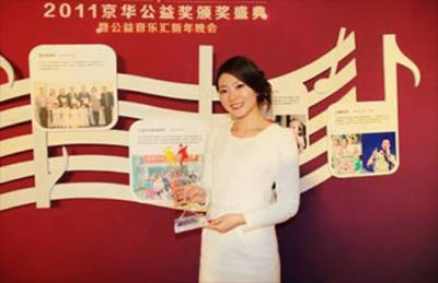 有感慈善回歸圣壇，盧俊卿再捐2億扶貧