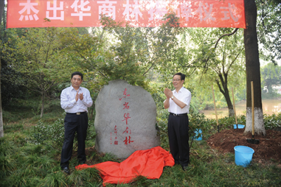 有感慈善回歸圣壇，盧俊卿再捐2億扶貧