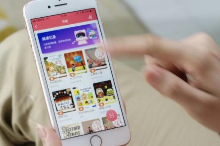 如何培養(yǎng)孩子的閱讀習慣？小麻吉機器人，助你1招輕松搞定！