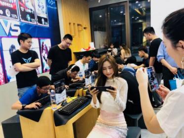 新零售業(yè)態(tài)嶄露頭角 迪信通向智能生活服務商轉(zhuǎn)型