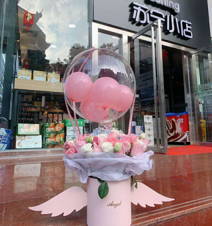 蘇寧小店眼里的情人節(jié)：鮮花、車?yán)遄印⒘闶炒蠖Y包熱銷，到家到酒店服務(wù)成亮點(diǎn)