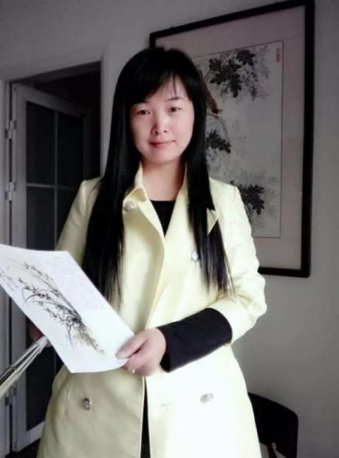 家中客廳掛畫怎么選，沙發(fā)后面墻上掛什么畫合適？
