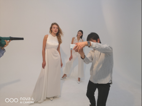 時尚純美華為nova4貝母白開啟預(yù)約售，前置AI微塑自拍效果驚艷