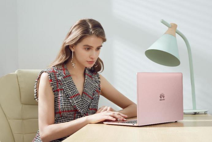 喜歡她何不送櫻粉金華為MateBook 13筆記本給她！