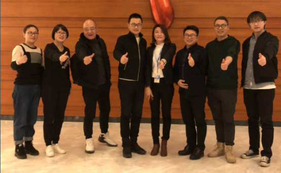 襯衫西服你的專(zhuān)屬定制就在這，蘇寧315全民煥新節(jié)雅戈?duì)柗椪劭鄱喽?/></p><p>雅戈?duì)枙r(shí)裝品牌經(jīng)歷了36年的發(fā)展歷程，其主打的襯衫門(mén)類(lèi)市場(chǎng)占有率穩(wěn)居第一，而且也是出口免檢產(chǎn)品，西服品類(lèi)也長(zhǎng)期占據(jù)國(guó)內(nèi)市場(chǎng)占有率榜首，可謂實(shí)力十足。作為國(guó)內(nèi)最受歡迎的服裝品牌之一，雅戈?duì)栕匀辉谔K寧的線上線下為消費(fèi)者提供完美的服務(wù)做好準(zhǔn)備，也在315全民煥新節(jié)中帶給消費(fèi)者許多誘人的活動(dòng)，我們就來(lái)看一看。</p><p align=