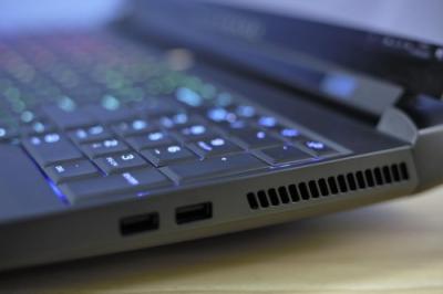 在CES2019上，ALIENWARE帶來(lái)了一臺(tái)擁有全新LEGEND設(shè)計(jì)語(yǔ)言的筆記本電腦——Area-51m。
