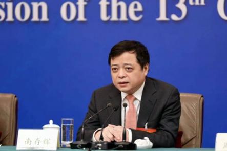 民營(yíng)經(jīng)濟(jì)發(fā)展環(huán)境不斷優(yōu)化，企業(yè)家應(yīng)積極承擔(dān)三重責(zé)任