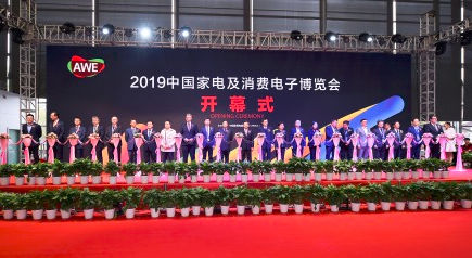?，斕亻W耀亮相2019AWE，科技新品打造智能新生活