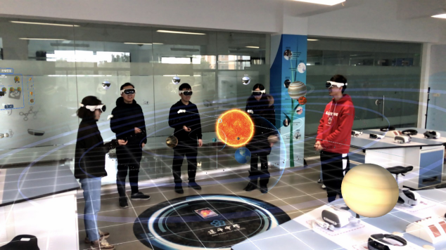 國(guó)內(nèi)首創(chuàng)！影創(chuàng)科技攜手建平中學(xué)打造K12混合現(xiàn)實(shí)全息教室