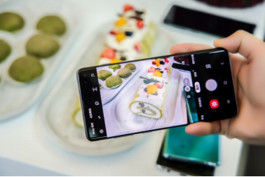 不止拍照性能強(qiáng)悍，三星Galaxy S10系列的屏幕更強(qiáng)大