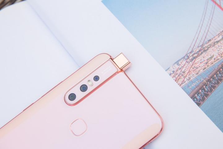 vivo S1寵愛粉強(qiáng)勢來襲，超強(qiáng)自拍發(fā)現(xiàn)更美的你
