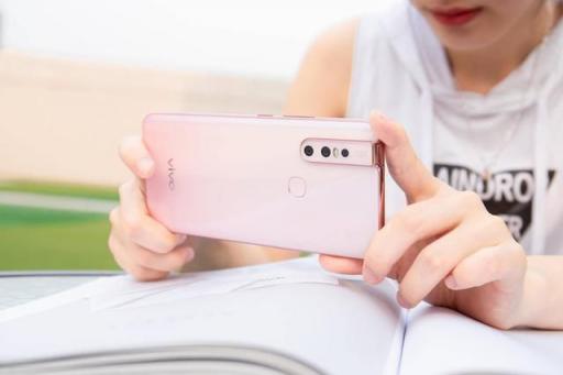 vivo S1寵愛粉強(qiáng)勢來襲，超強(qiáng)自拍發(fā)現(xiàn)更美的你