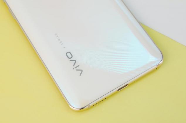 從此和挖孔屏說再見，vivo X27帶你領(lǐng)略真全面屏的魅力！