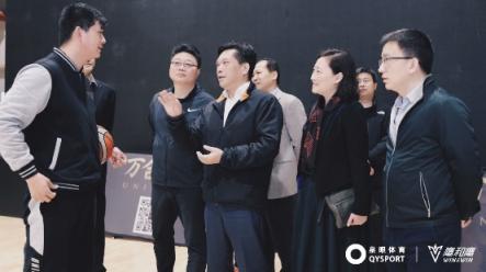 國家體育總局副局長李建明參觀鷹和鷹場館，全民健身在路上