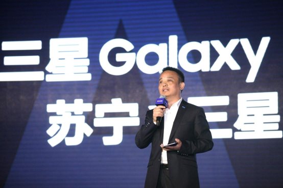手卡又藏天機(jī)？蘇寧侯恩龍嘗鮮三星折疊屏