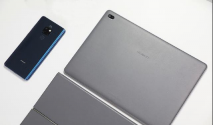 是誰拯救了需要在交通工具上辦公的你？是全新HUAWEI MateBook E