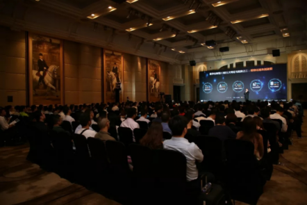 IDC：ICT市場新趨勢——創(chuàng)新x 智能+ 規(guī)?！?/></p><p>隨著慢全球化趨勢來臨，經(jīng)濟增長放緩，貿(mào)易摩擦加劇。行業(yè)的跨界融合趨勢愈發(fā)明顯，競爭也越來越激烈。數(shù)字化原生代開始陸續(xù)進入中產(chǎn)者行列，其對產(chǎn)品與服務(wù)的需求也更加嚴苛。這些都對企業(yè)造成了巨大業(yè)務(wù)壓力，也成為企業(yè)深入做數(shù)字化轉(zhuǎn)型的原因。數(shù)字化轉(zhuǎn)型是業(yè)務(wù)的轉(zhuǎn)型，但需要最新數(shù)字技術(shù)與之結(jié)合，因此，深入洞悉ICT技術(shù)與市場發(fā)展趨勢是行業(yè)用戶實現(xiàn)數(shù)字化轉(zhuǎn)型的基石，也是ICT解決方案商獲取商機的途徑。</p><p align=