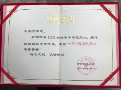 是時候表演真正的技術(shù)了！蘇寧“車神”用叉車挑起礦泉水瓶