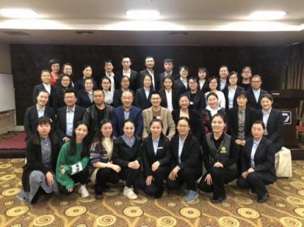 企業(yè)培訓(xùn)新思路， 中西方智慧強(qiáng)勢整合的提升之道