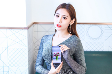 不止領(lǐng)先！三星Galaxy S10+比華為P30 Pro屏幕體驗(yàn)出色太多