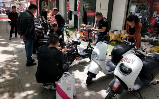 電動(dòng)車五月?lián)Q購(gòu)潮，愛瑪強(qiáng)勢(shì)領(lǐng)跑市場(chǎng)
