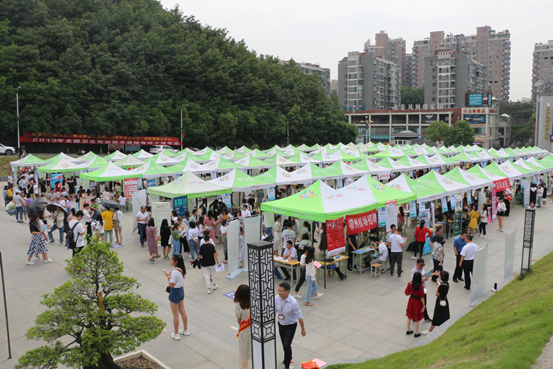 十堰漢江師范學院校園招聘會啟動 京東云攜入園企業(yè)招選優(yōu)質(zhì)電商人才