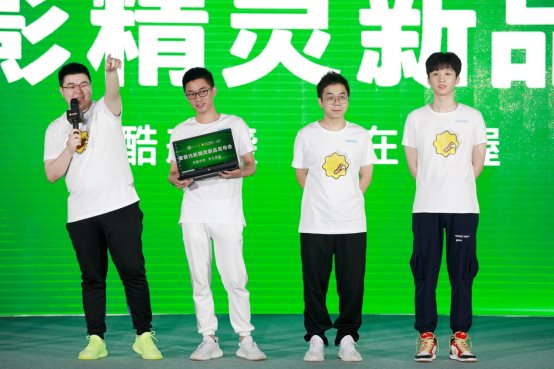 剛剛破紀錄的韋神，來到蘇寧總部“吃雞”！