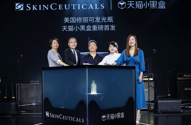 美國修麗可攜手天貓小黑盒首發(fā)“發(fā)光瓶”，樹立海外美妝行業(yè)新風(fēng)尚標(biāo)桿