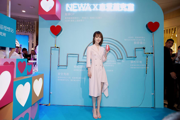 楊紫出席以色列NEWA家用射頻美容儀的活動，緊致少女肌令人羨慕