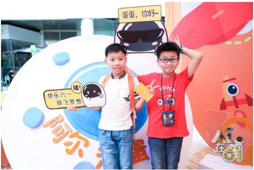 開心！深圳萌娃齊聚COCO Park，阿爾法蛋獻(xiàn)禮慶“六一”