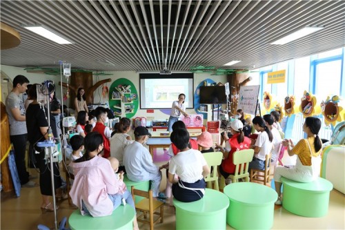 海鉅信達(dá)黨支部、義工隊(duì)六一“童”行送祝福