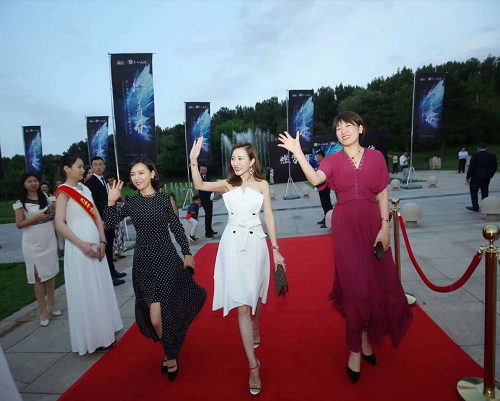 倪萍、王江寧出席天一美膳·飽倍兒2019新品發(fā)布會(huì)，星光熠熠眾星璀璨