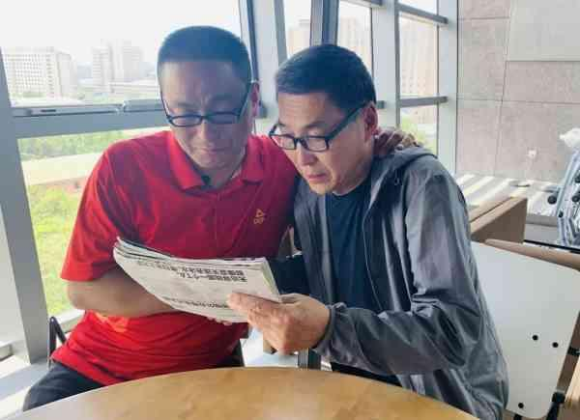 圓滿！熱心網(wǎng)友助力丟失25年老相冊(cè)神奇找到主人，揭開(kāi)所有謎題