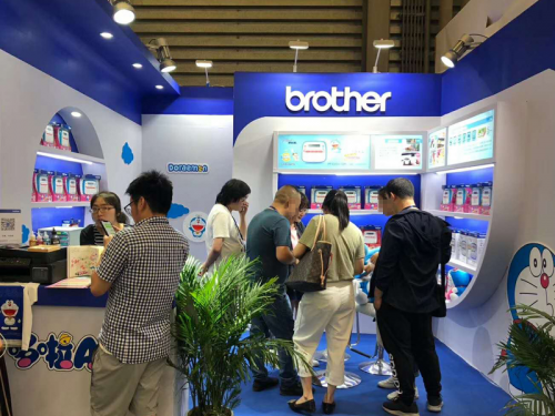 Brother攜新款哆啦A夢標(biāo)簽機亮相第113屆文化用品展