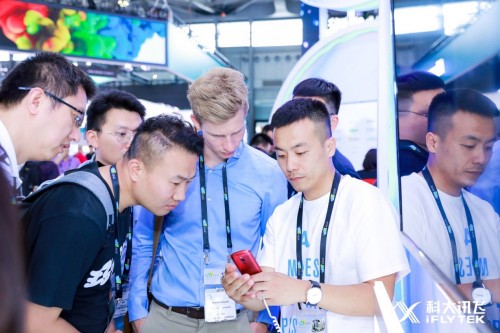 訊飛翻譯機(jī)亮相CES ASIA 2019，專業(yè)技術(shù)閃耀全場