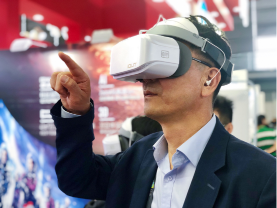 愛奇藝奇遇VR亮相CES Asia 2019，示范未來生活新方式