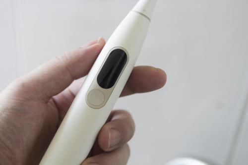 看得見(jiàn)的凈白！體驗(yàn)小米有品眾籌爆款Oclean X智能觸屏電動(dòng)牙刷的真智能
