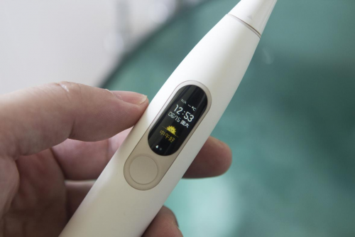看得見(jiàn)的凈白！體驗(yàn)小米有品眾籌爆款Oclean X智能觸屏電動(dòng)牙刷的真智能
