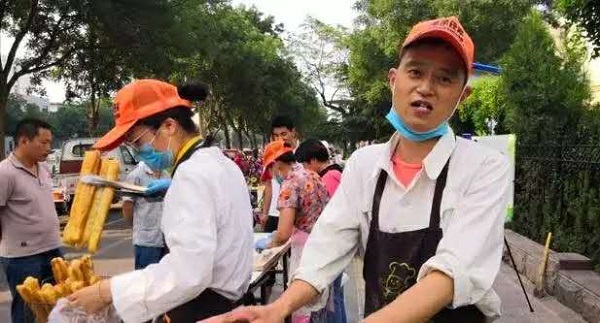 90后夫妻賣油條年入30萬！做凈水器加盟代理商賺得更多