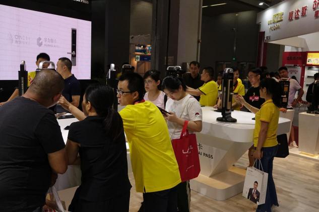 HUAWEI AI PASS攜手青稞智能鎖 驚艷廣州建博會
