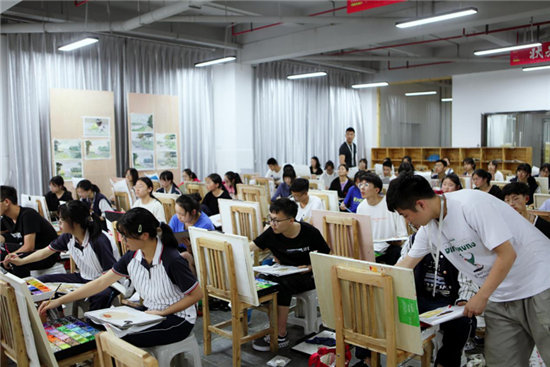 《帶著爸爸去留學(xué)》收官引深思，象山藝坊畫室給出貼心解答