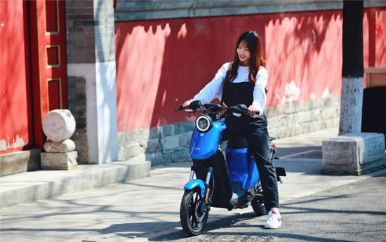 愛瑪電動(dòng)車與小牛電動(dòng)車，看完明白買哪個(gè)