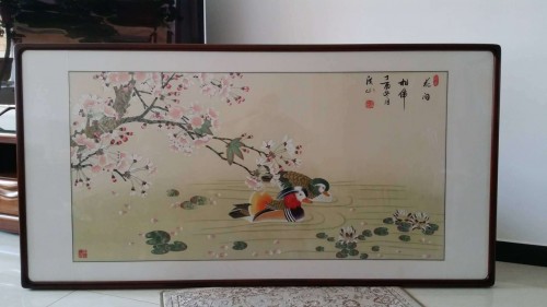 客廳背景墻上的掛畫，名家手繪花鳥國畫更受歡迎