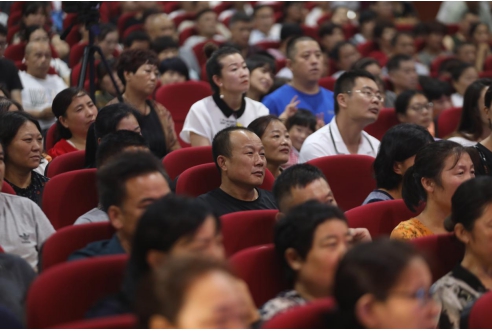 從無人問津到海內(nèi)外教育人士紛紛取經(jīng)，這所學(xué)校做對了什么？